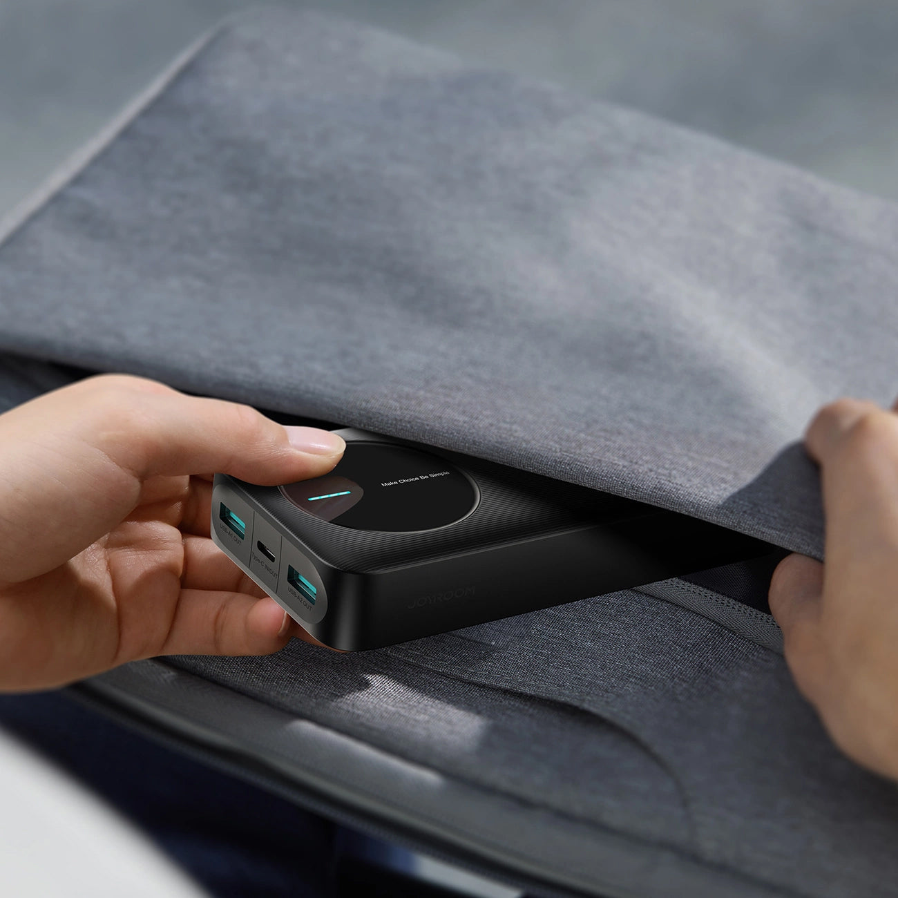 Ekstern batteri Joyroom JR-PBF14, 20000mAh, 12W, 1 x USB-C - 2 x USB-A, Sort