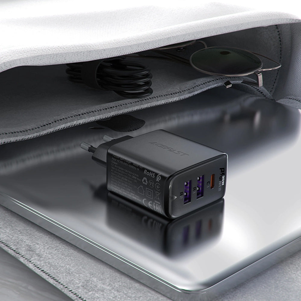 Acefast A57 netværksoplader, 35W, 3A, 2 x USB-A - 1 x USB-C, Sort