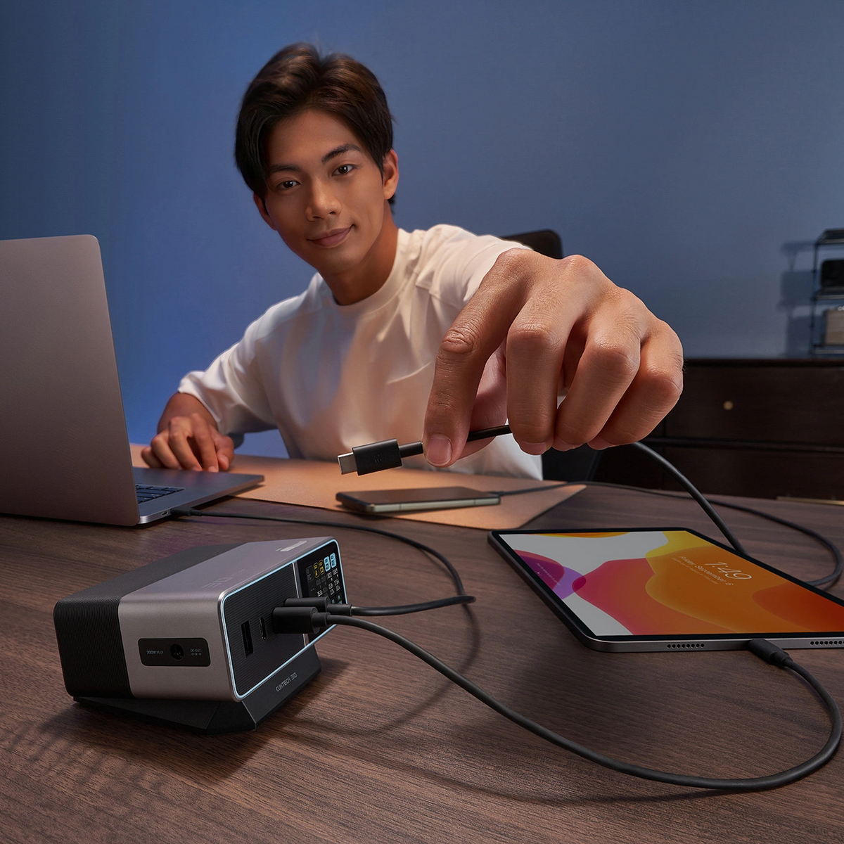 Cuktech TA3005U opladningsstation, 300W, 1 x DC - 1 x USB-A - 3 x USB-C, Grå