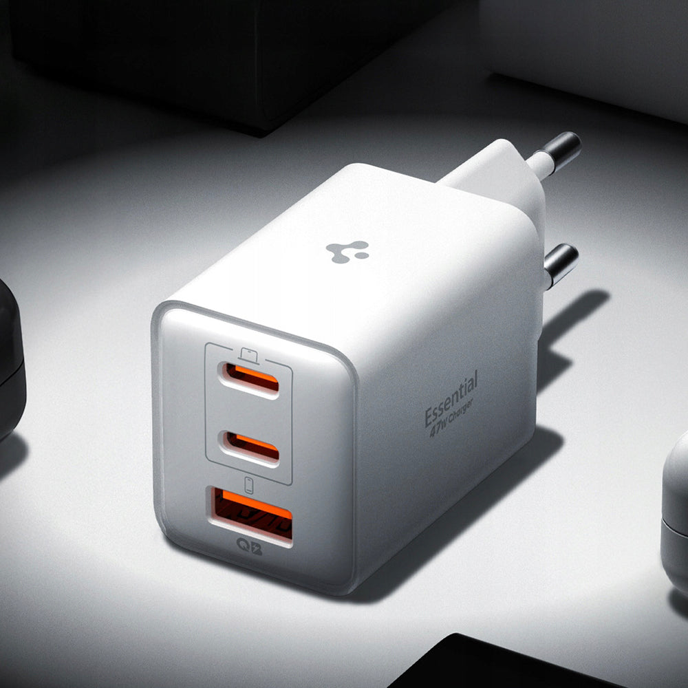 Spigen EE473EU Essential netværksoplader, 47W, 3A, 1 x USB-A - 2 x USB-C, Hvid ACH09464
